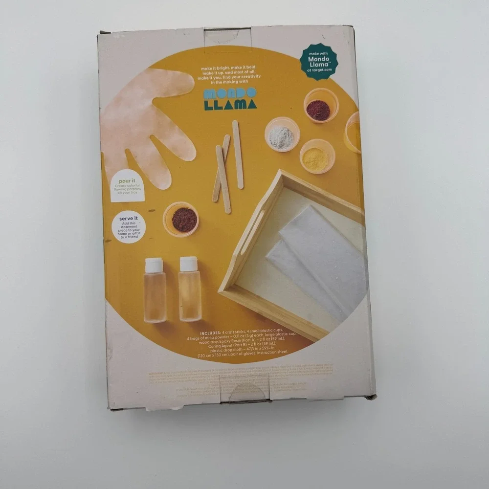 Mondo Llama Pour Art Resin Tray Kit NIB Mica Powder DIY Craft Ages 14+